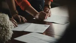 Éditeur de contrats électroniques affichant un contrat avec un bouton de signature
